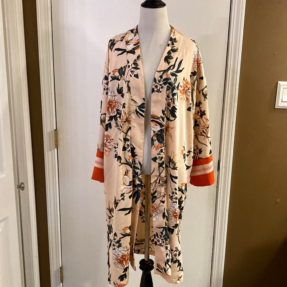 SOHO L/XL peach floral Kimono (no belt)